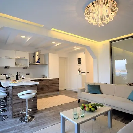 Ada Villa *